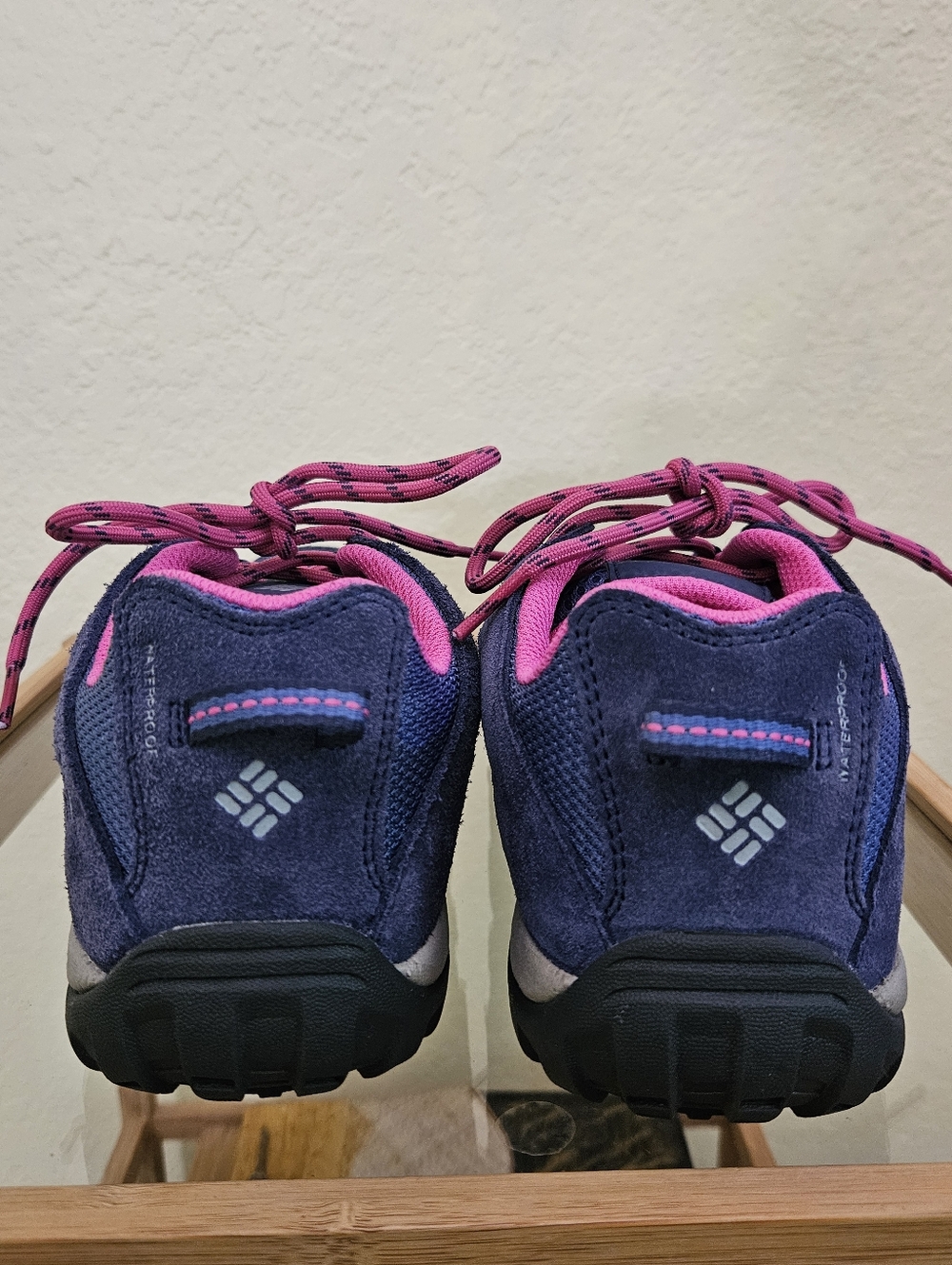 NWOT Columbia Redmond  Women's Navy and Hot Pink Trail Walkers Size 7 / 7.5 - Picture 6 of 9